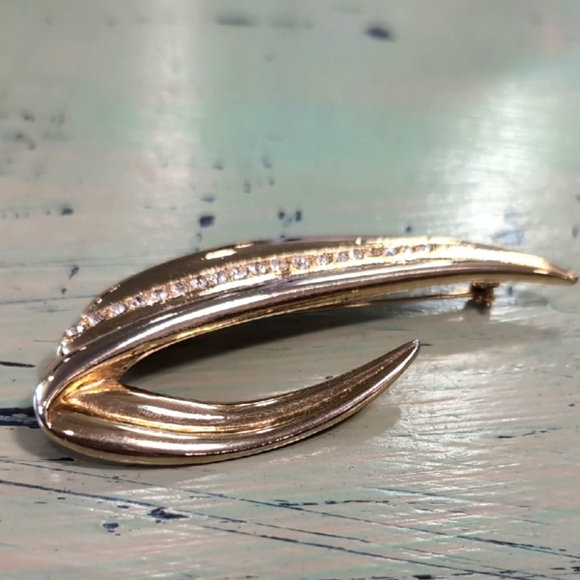 M Jent | Vintage Costume Brooch Gold Tone Rhinestone Swish 3" - Picture 4 of 10